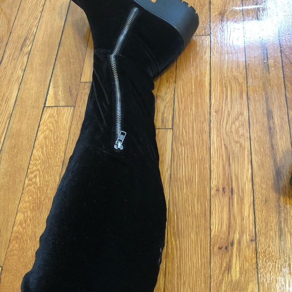 Boots - Picture 6 of 6